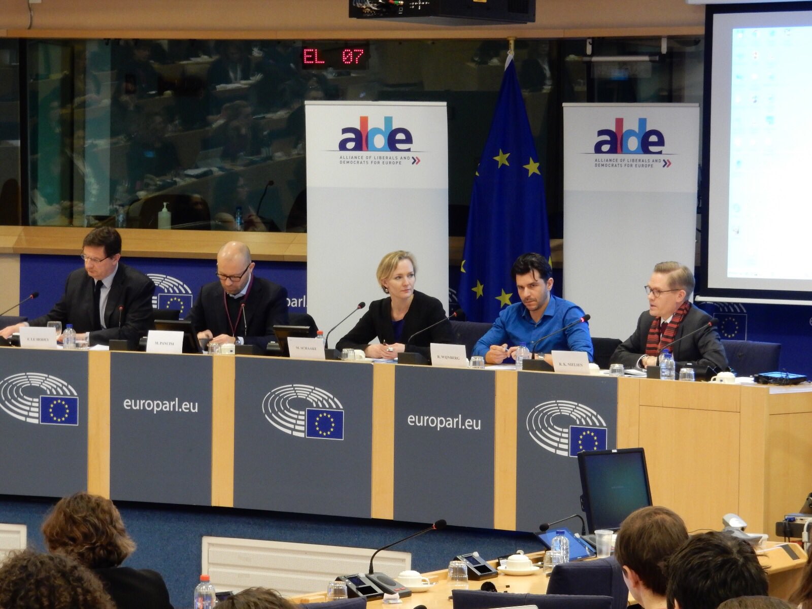 c51wui0xqaajp8x-jpg-large